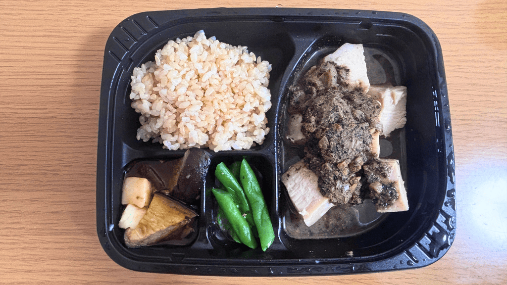 筋肉食堂DELIの香り際立つ黒ごまとナッツの旨辛よだれ鶏