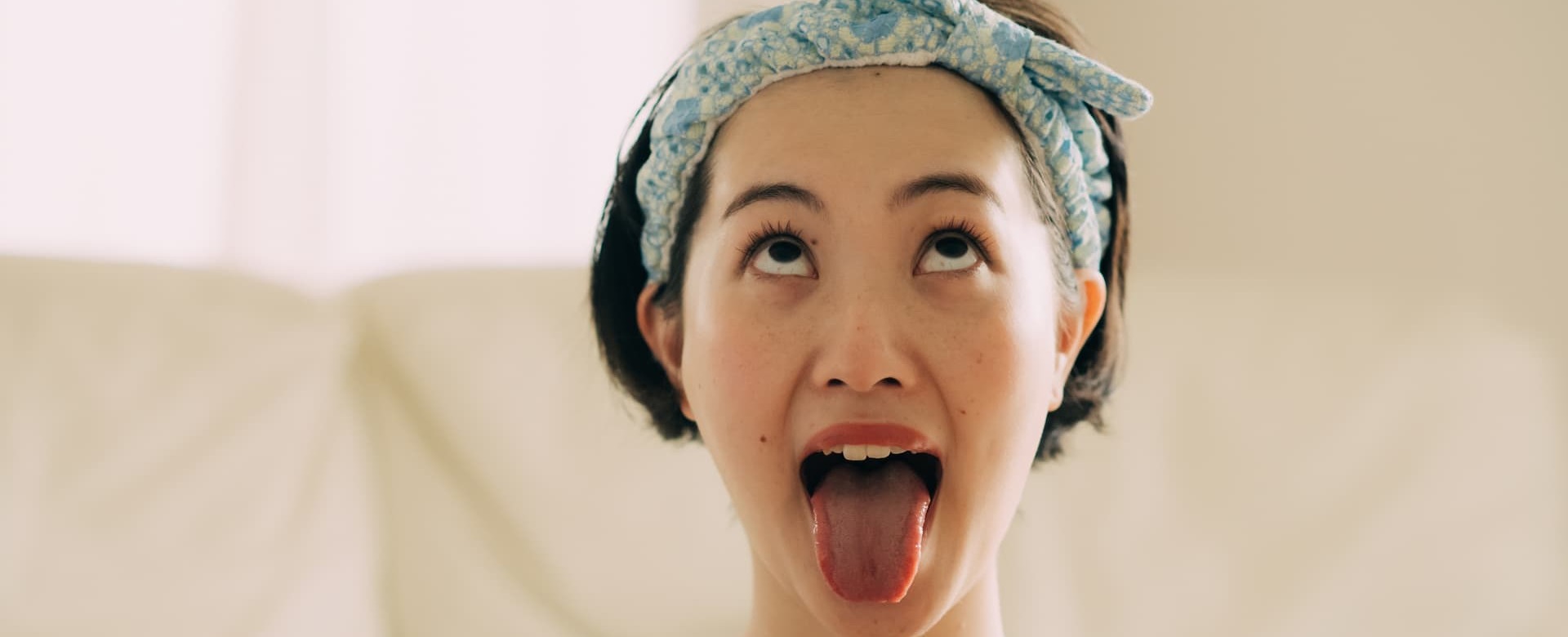 顔ヨガはたるみ・むくみに効果あり！おすすめポーズ4選とやり方を解説