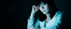 【オール？】1時間睡眠と徹夜ならどちらが正解？体への影響や睡眠おすすめグッズも