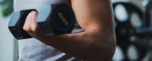 ダンベルを使った上腕二頭筋トレーニング3選！動きを理解して効率的に鍛えよう