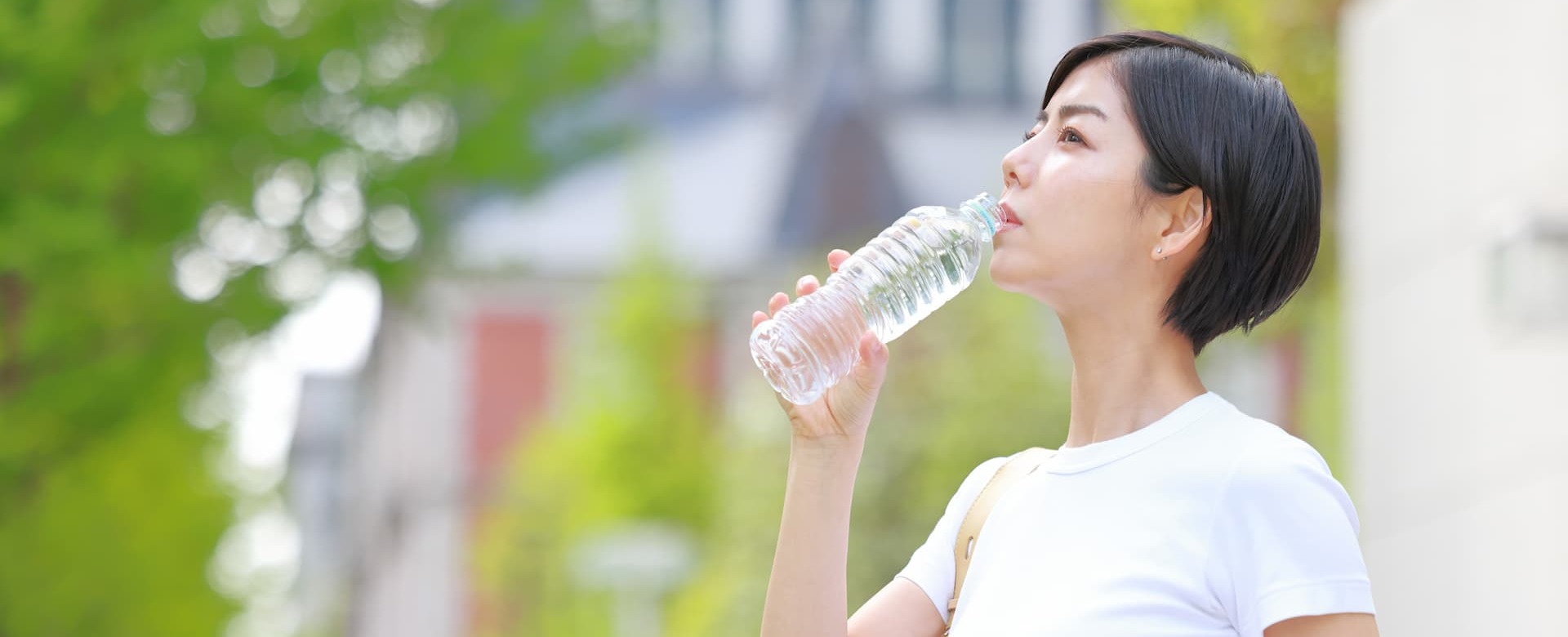 水を飲み過ぎると水中毒のおそれあり!1日の摂取量を守って水分補給
