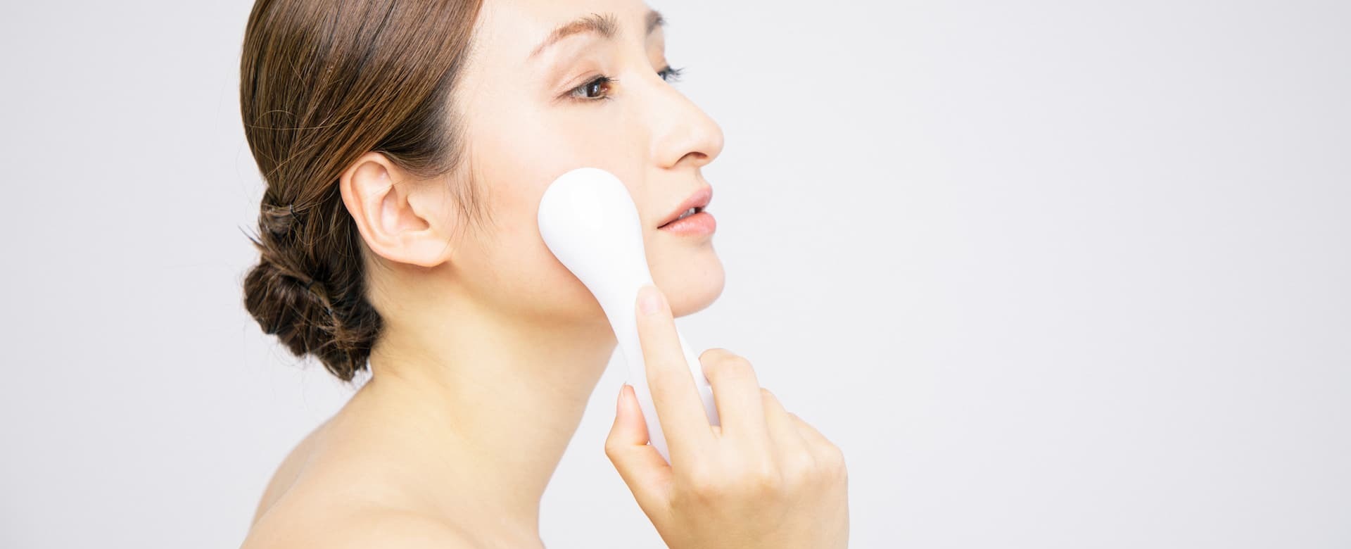 美顔器が老化を早める理由は使い方にあり！正しい使い方や効果を解説