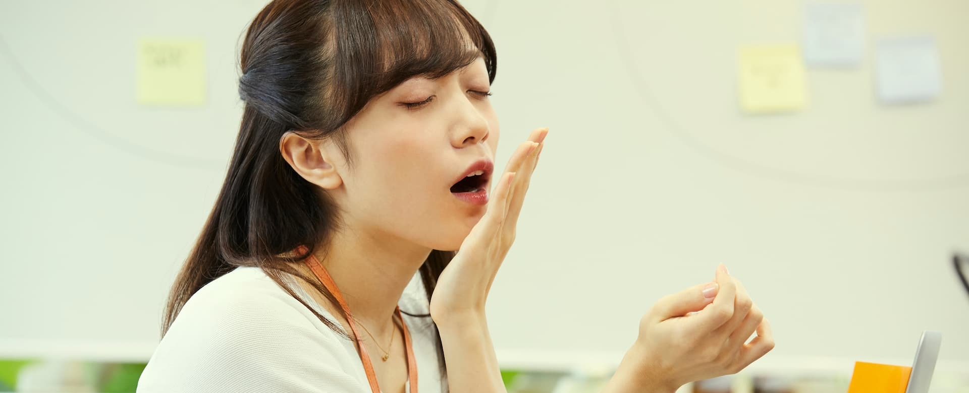 食後に眠くなる対策は？眠気がひどい原因は血糖値スパイクが関係