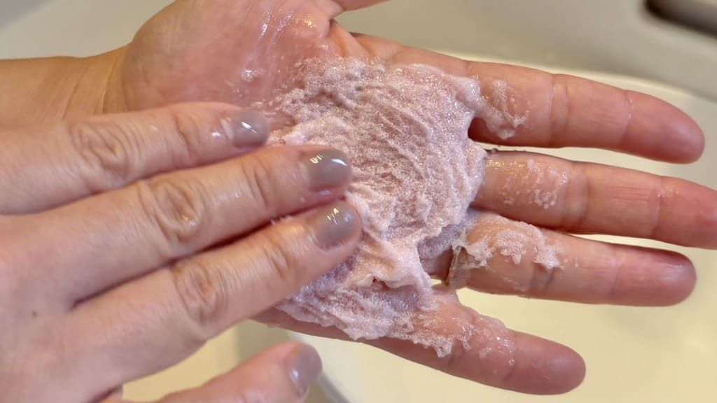 アガリズムスウィートボムタラソスクラブ_商品泡立て