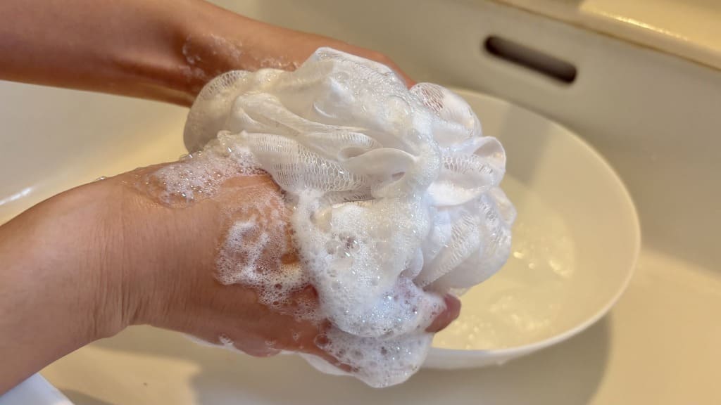 アガリズムスウィートボムタラソスクラブ_商品泡立て