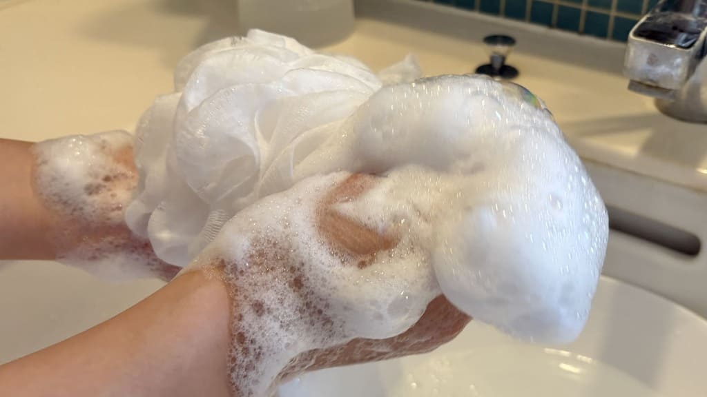 アガリズムスウィートボムタラソスクラブ_商品泡立て