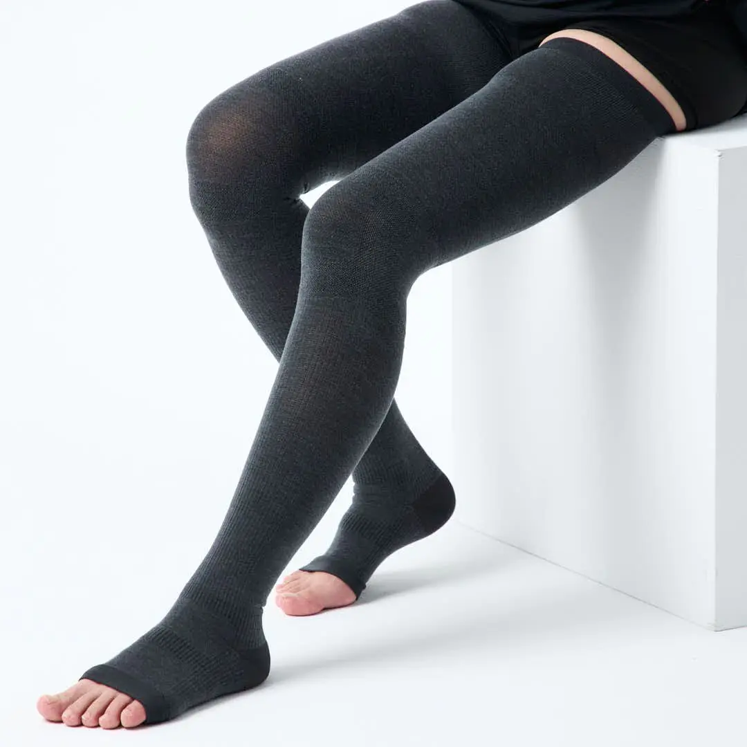 おやすみ用着圧オーバーニー丈全体像