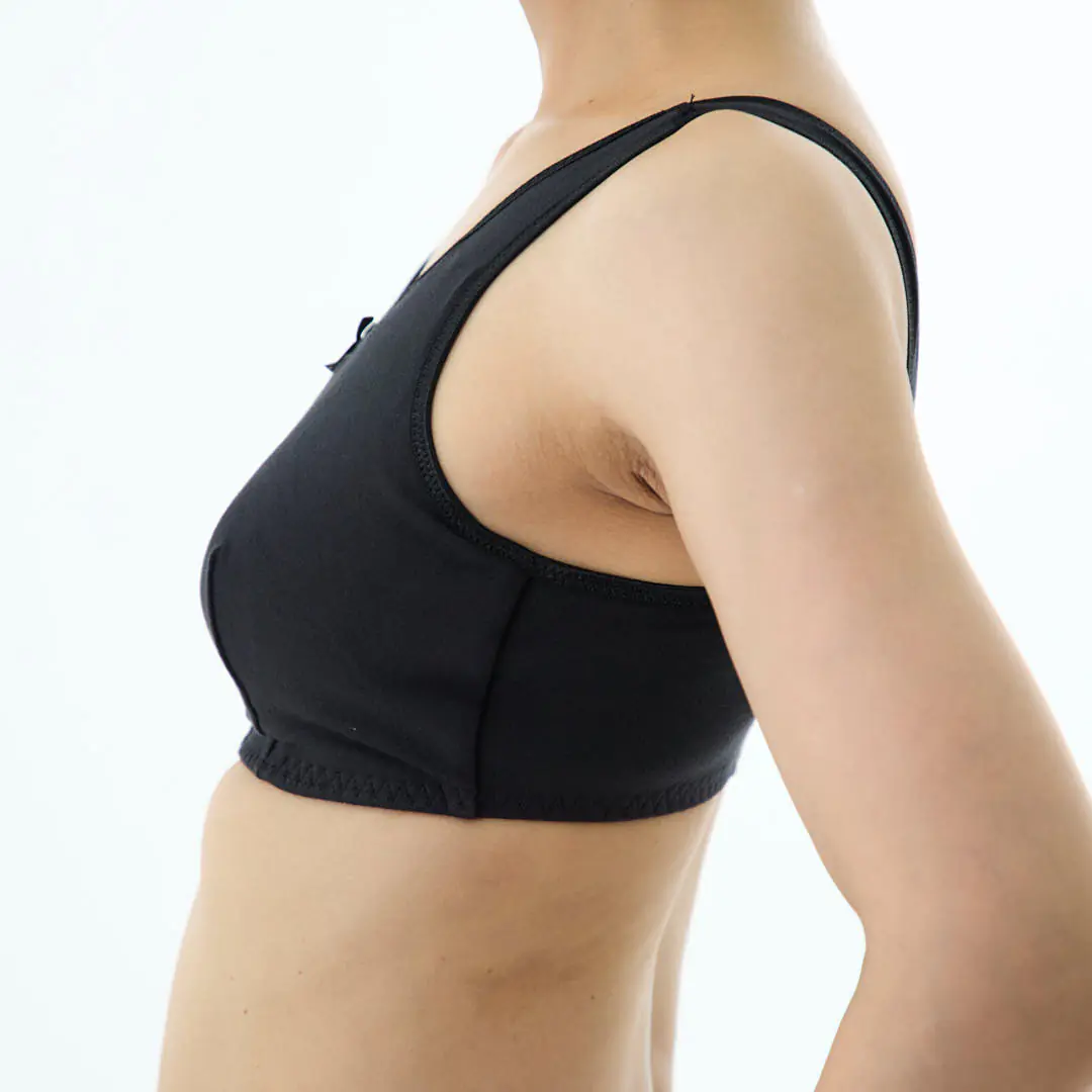 ナイトブラ着用横姿