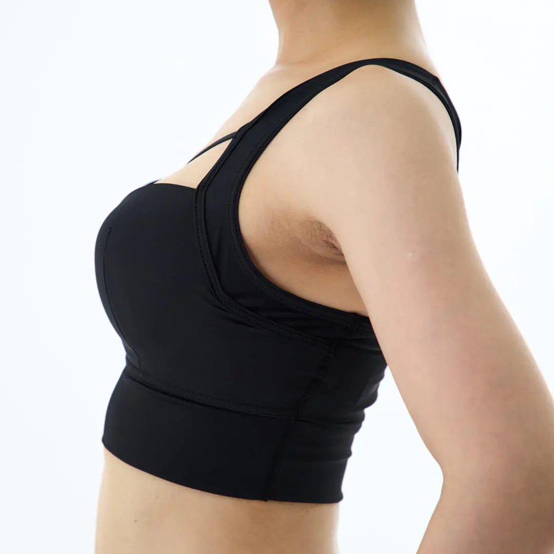 ナイトブラ着用横姿