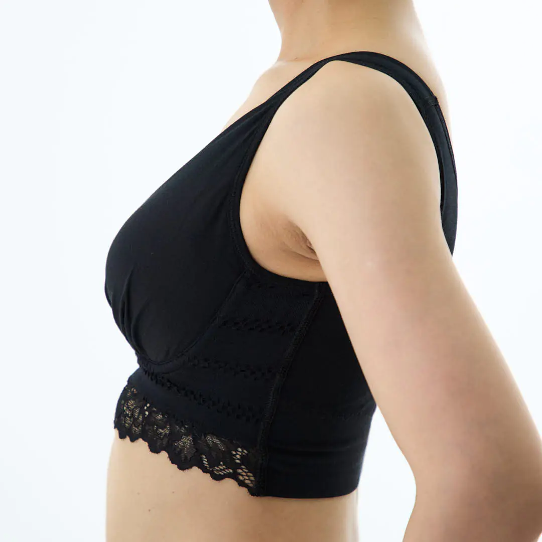 ナイトブラ着用横姿