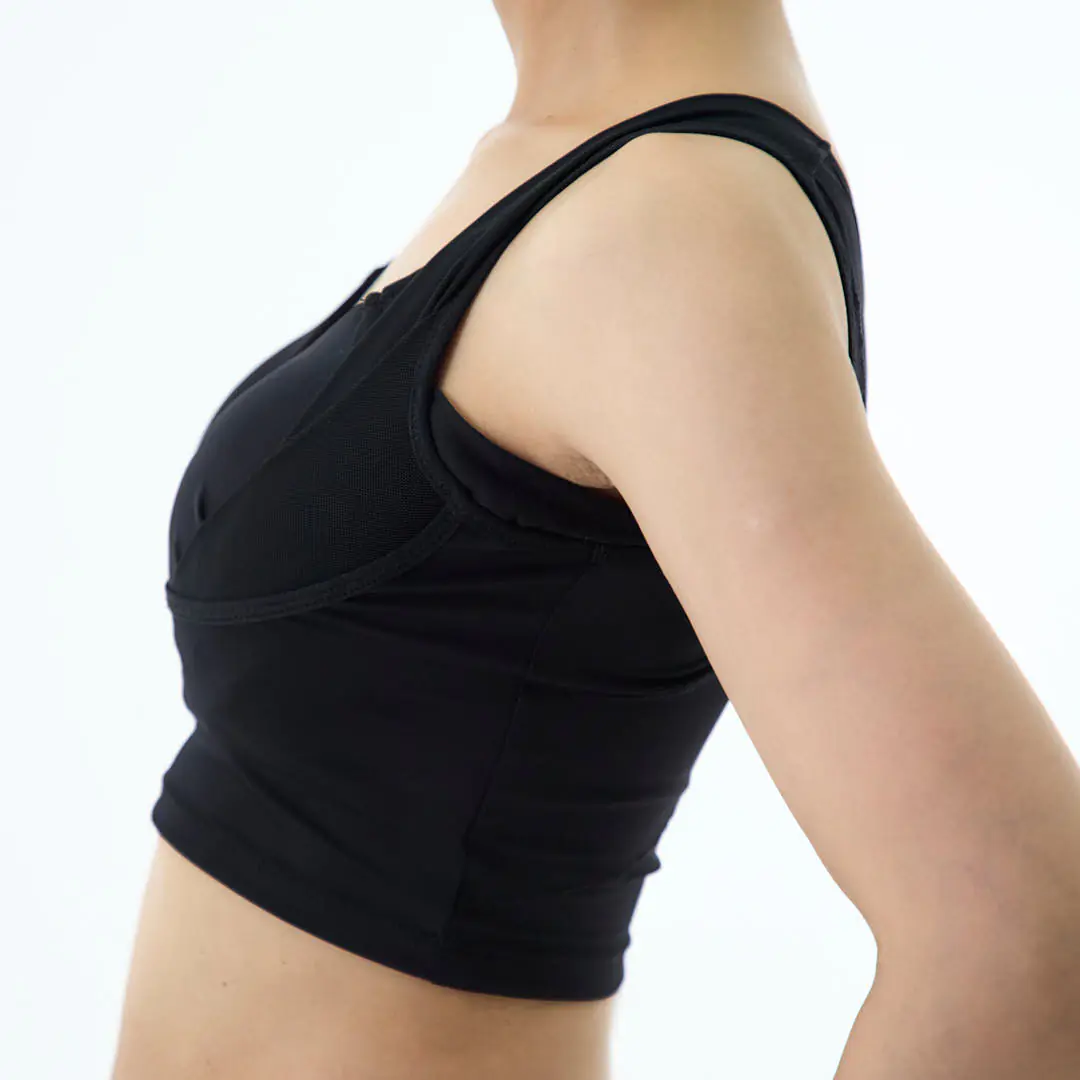 ナイトブラ着用横姿