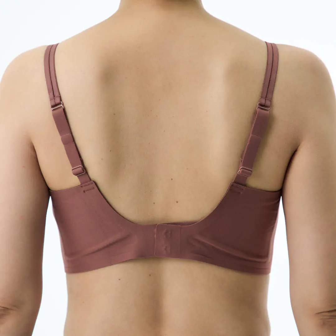 ナイトブラ着用後姿