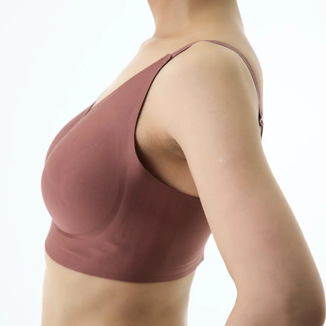 ナイトブラ着用横姿