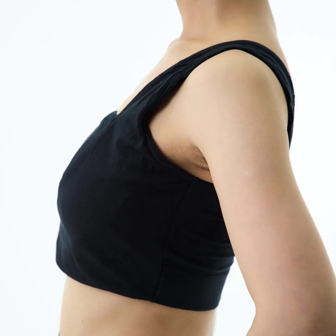 ナイトブラ着用横姿