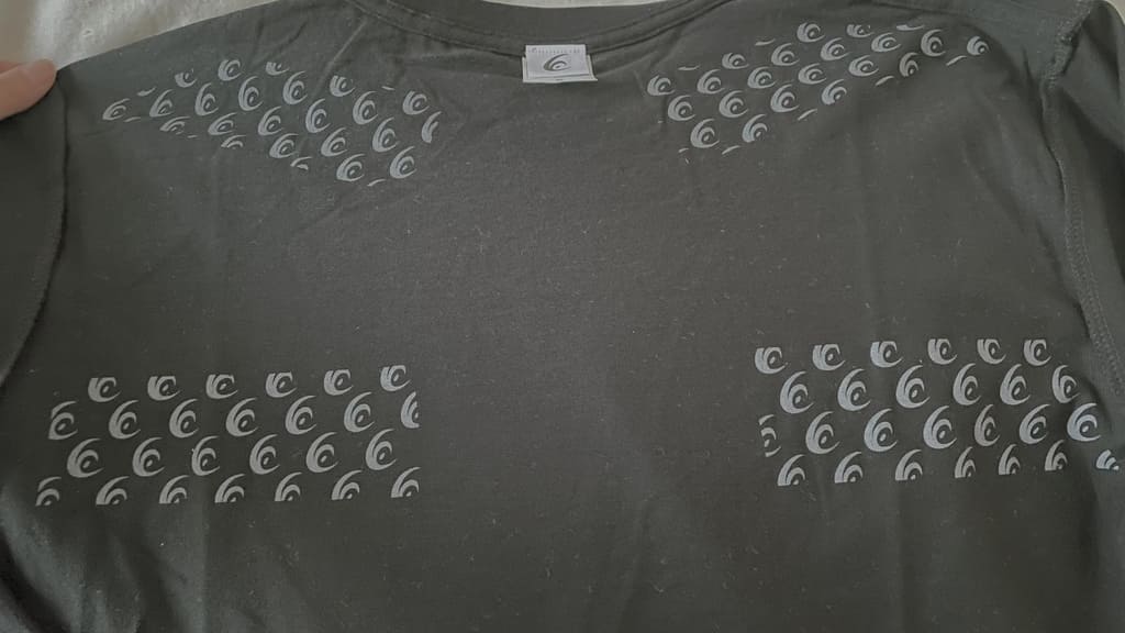 リライブシャツ_鉱石を含む特殊なプリント