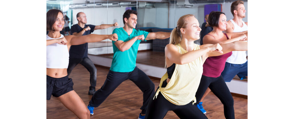 全身の筋肉を使いながら血行を促進させていくため、筋肉量アップや脂肪燃焼効果が期待できるダンス